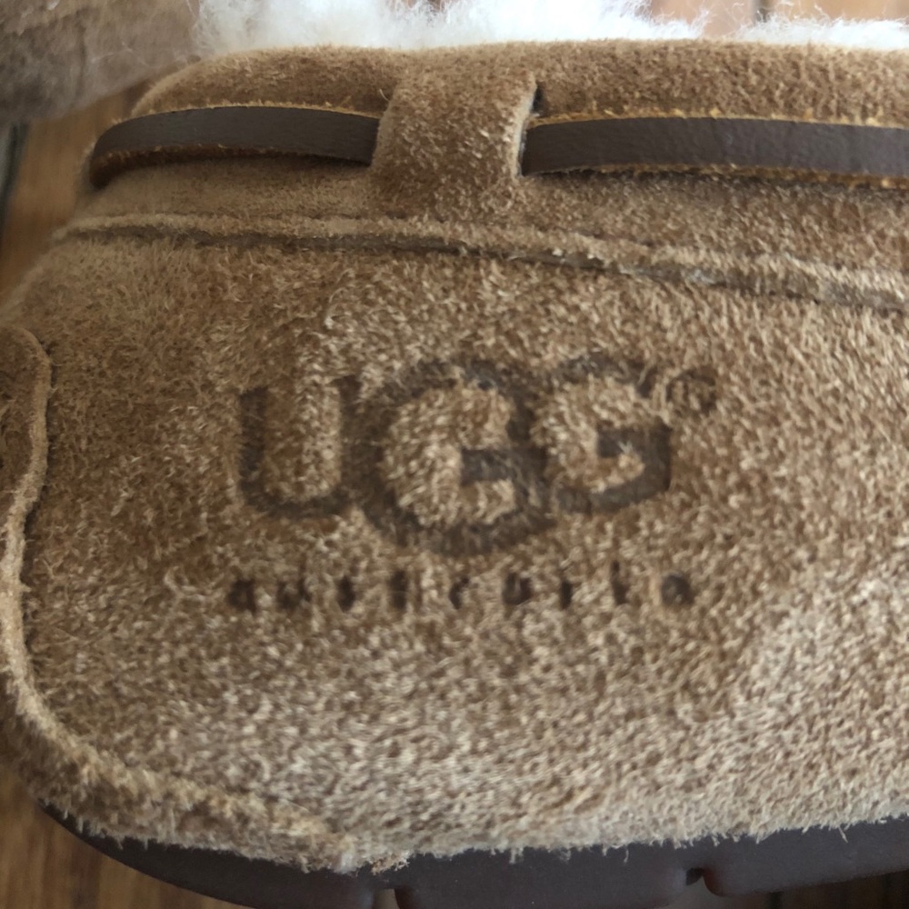 UGG Women’s Dakota Slippers, Size: W7 - Picture 3 of 5